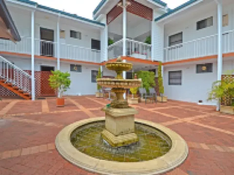 ดอลฟินลอดจ์ โรงแรมในออลบานี