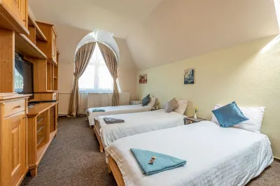 Korona Panzió Budapest Hotel di Budaors