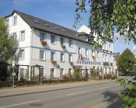 โรงแรมโฮเอินซอลแลร์น โรงแรมในชเลสวิก