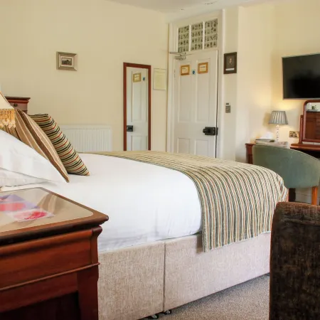 Rollestone Manor B&B and Restaurant