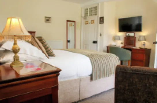 Rollestone Manor B&B and Restaurant