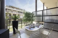 Elegant Loft with Balcony! Hôtels à : Sempione