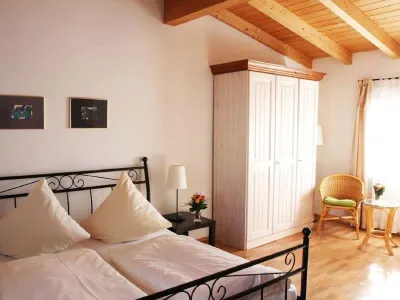 Dorfschänke Deggendorf Hotel & Apartmenthaus Отели рядом с достопримечательностью «Деггендорфская высшая техническая школа»