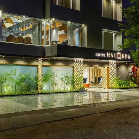 Hotel Nalanda Отели рядом с достопримечательностью «Набережная Сабармати»
