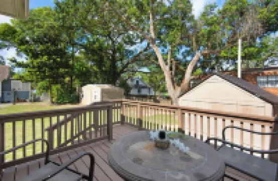 Charming cottage in fabulous Pensacola just steps from the water with water view