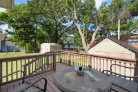 Charming cottage in fabulous Pensacola just steps from the water with water view