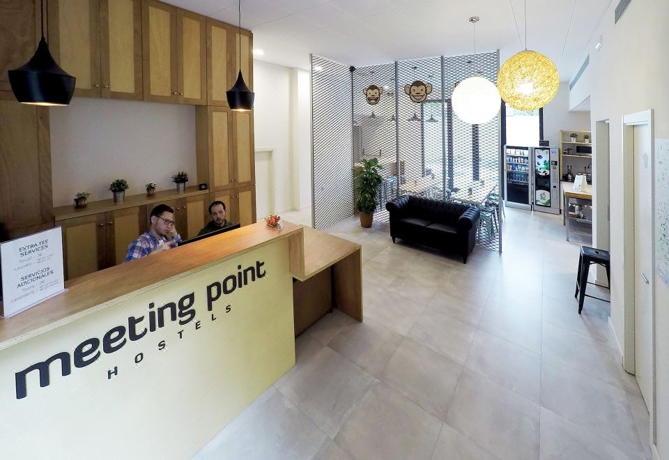 미팅 포인트 호스텔 이미지