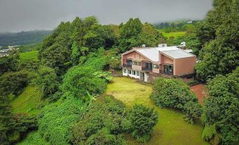 Poas Volcano Lodge