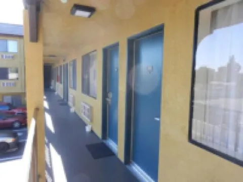 Simply Home Inn & Suites - Riverside