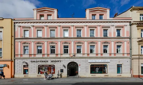 Avantgarde Apartments