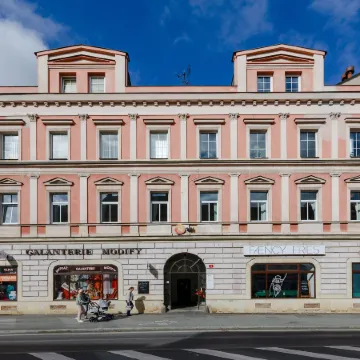 Avantgarde Apartments
