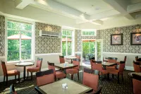 Plaza Inn & Suites at Ashland Creek