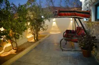 Mansi Residence Hotels in 