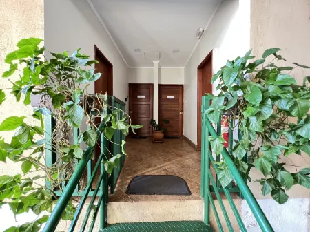 弗洛拉公寓飯店