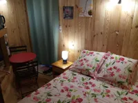 Cabane Dans Les Arbres - Le Nid Dans Le Chêne Hôtels à : Villaines-la-Juhel