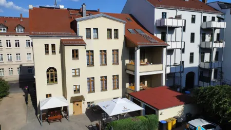 Hotel Meridian Отели рядом с достопримечательностью «Camping am Kühlhaus Görlitz - Alternativer Campingplatz trifft Industriekultur»