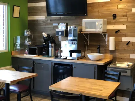 Deerfield Inn and Suites - Fairview Отели в г. Фэрвью