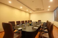 Starlit Suites Kochi 트리푸니투라 호텔