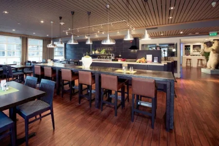 Home Hotel with Отели рядом с Аэропорт Тромсё