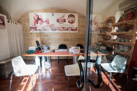 Albergo Diffuso Dimora Rossi B&B Отели в г. Casamassima