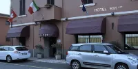 Hotel Est Piombino Hotels near Spiaggia Sotto Piazza Bovio