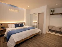 Harmonie Hotels near Simon Bolivar