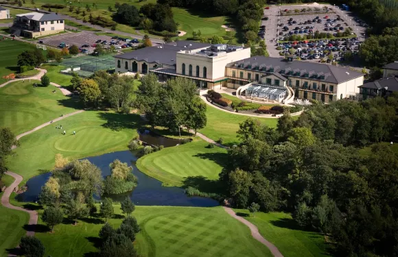 經典英國溪谷酒店度假村