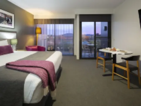 East Hotel and Apartments Hotels in Griffith