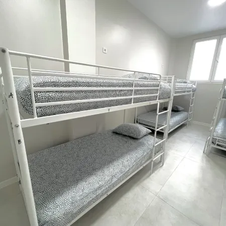 Hostel Oasis Отели рядом с достопримечательностью «Карабанчель»
