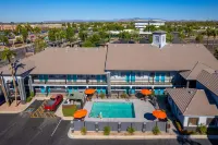 The Hotel Serene Glendale Peoria, Surestay Collection by Best Western