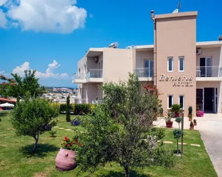 Renieris Hotel โรงแรมในStalos