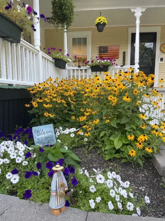 Ballard House Inn Отели в г. Мередит