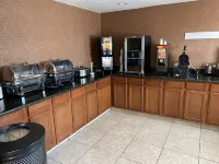 Days Inn & Suites by Wyndham Waterloo - breakfast