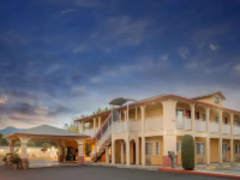 上湖旅社和套房 萊克縣酒店