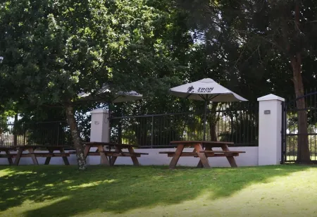 Bateau Bay Hotel Отели в г. Форрестерс Бич