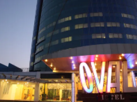 Hotel Oval Hotels in Wonokromo