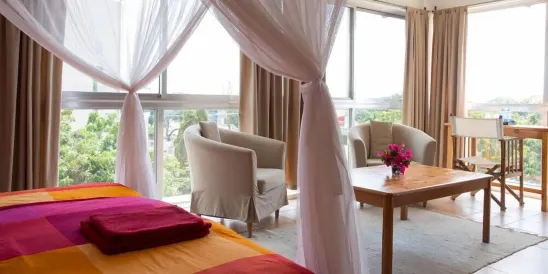 Q-Bar & Guesthouse