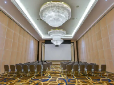 Royal Saray Resort Hotels in Seef