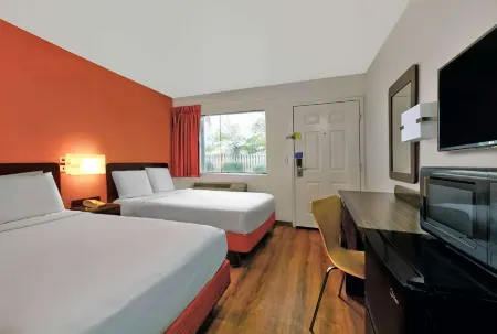 Motel 6 Columbus, GA Отели рядом с достопримечательностью «Columbus State University Department of Theater»