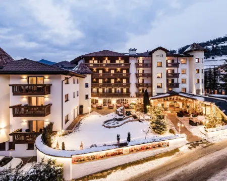 Almhof Hotel Call Hotels in Mareo