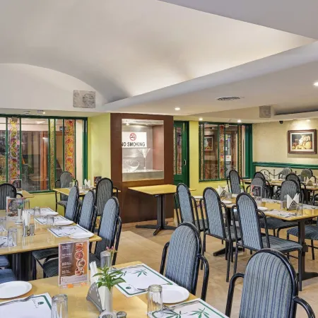 The Cama - A Sabarmati Riverfront Hotel Отели рядом с достопримечательностью «Набережная Сабармати»