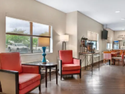 Comfort Inn & Suites North Greenfield Hotels in Greenfield
