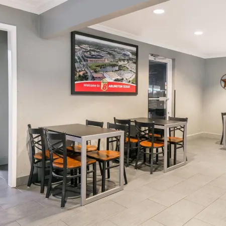 Super 8 by Wyndham Arlington Near at&T Stadium