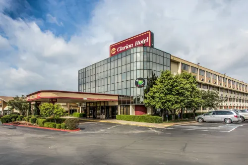 Clarion Hotel Broken Arrow - Tulsa Hotels in Broken Arrow