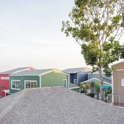 Seaman Resort Hotels near Chaosamran Beach