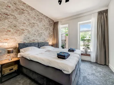 Stylish Farmhouse with Spa Tub Hotels in 