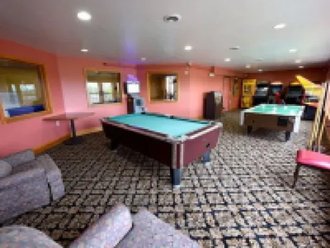 Days Inn by Wyndham Mackinaw City - Lakeview Hotels in Mackinaw Township
