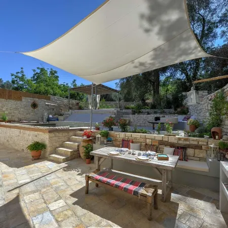 Leonora House with Private Pool Close to Gaios