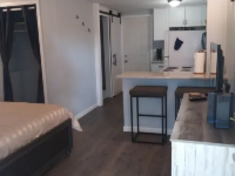 Quaint studio Hotéis em Largo