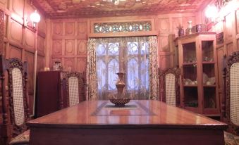 Shabrose Heritage Houseboats